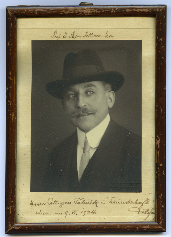 Stefan Jellinek. Rindportree kaabuga