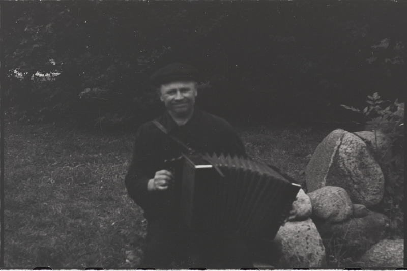 Filmi "Kihnu pulmakombed" filmimise ajal tehtud fotod. 1953.-1956. a.