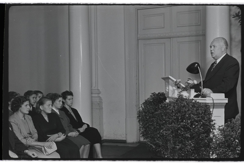 Tartu ülikooli arstiteaduskonna õppeaasta avaaktus 1. september 1958. a. Uute üliõpilaste vastuvõtmine