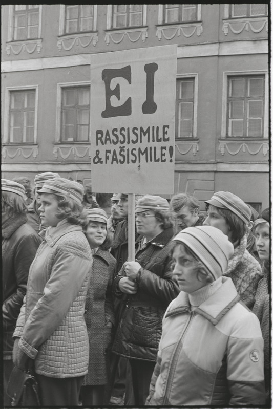 Rahvaste sõpruse päevad Tartu ülikoolis. Miiting ülikooli peahoone ees. Aprill 1977. a.