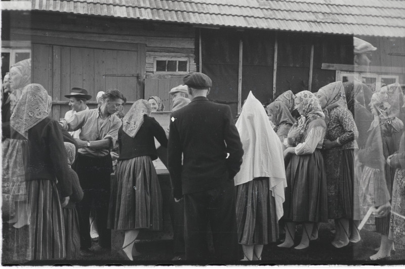 Filmi "Kihnu pulmakombed" filmimise ajal tehtud fotod. 1953.-1956. a.