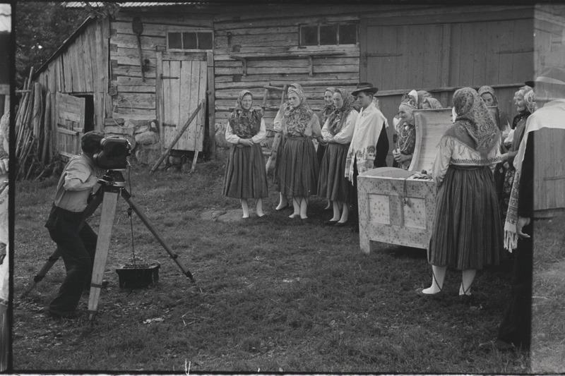 Filmi "Kihnu pulmakombed" filmimise ajal tehtud fotod. 1953.-1956. a.