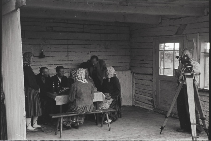 Filmi "Kihnu pulmakombed" filmimise ajal tehtud fotod. 1953.-1956. a.