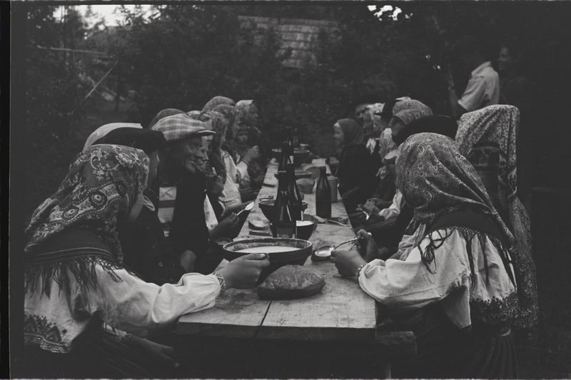 Filmi "Kihnu pulmakombed" filmimise ajal tehtud fotod. 1953.-1956. a.