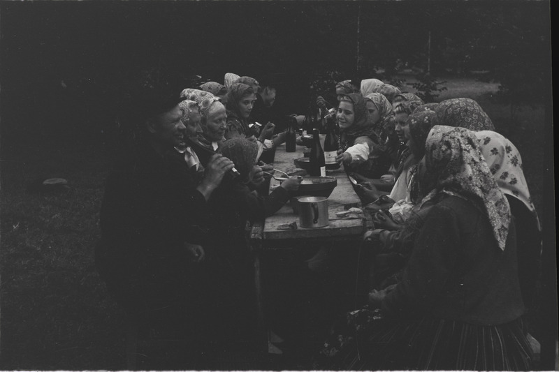 Filmi "Kihnu pulmakombed" filmimise ajal tehtud fotod. 1953.-1956. a.