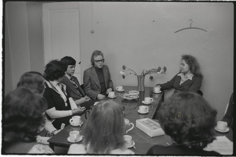 Vene keele olümpiaadi võitjad Tartu ülikoolis vene keele? kateedris. Mai 1977. a.