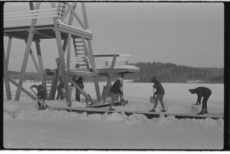 Tartu ülikooli majandusteaduskonna üliõpilased Käärikul puhkelaagris. Veebruar 1976. a.