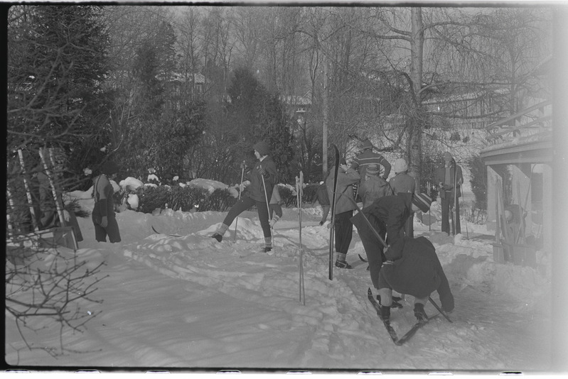 Tartu ülikooli majandusteaduskonna üliõpilased Käärikul puhkelaagris. Veebruar 1976. a.
