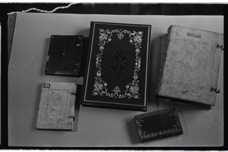 Tartu ülikooli teadusliku raamatukogu fondid, vanad raamatud, ajalehed