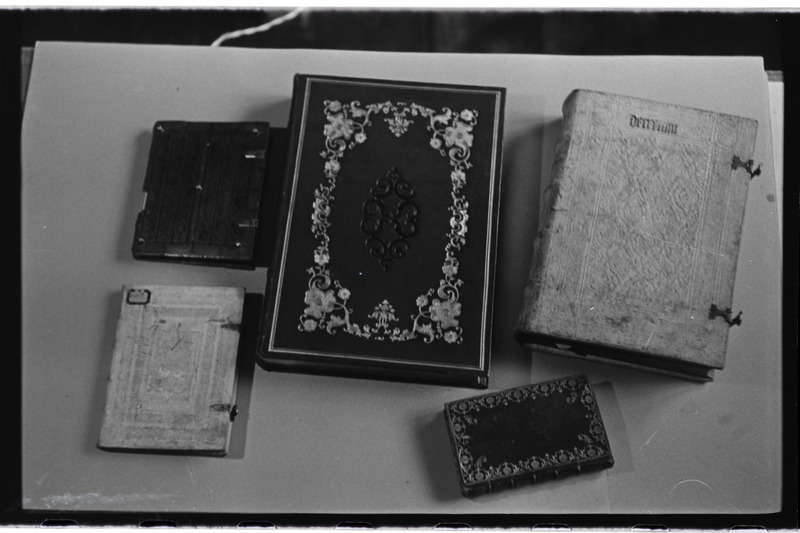 Tartu ülikooli teadusliku raamatukogu fondid, vanad raamatud, ajalehed