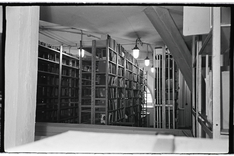 Tartu ülikooli teadusliku raamatukogu remont-kolimine. Uus osakond alumisel korrusel. 1965. a.