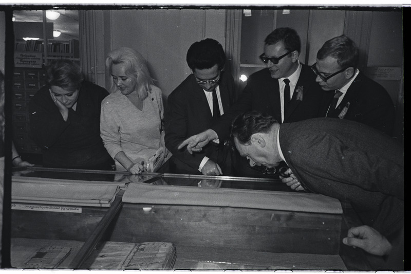 Saksa DV valitsus Tartu ülikoolis 1966. a. Vastuvõtt rektoraadis ja külaskäik teaduslikku raamatukokku