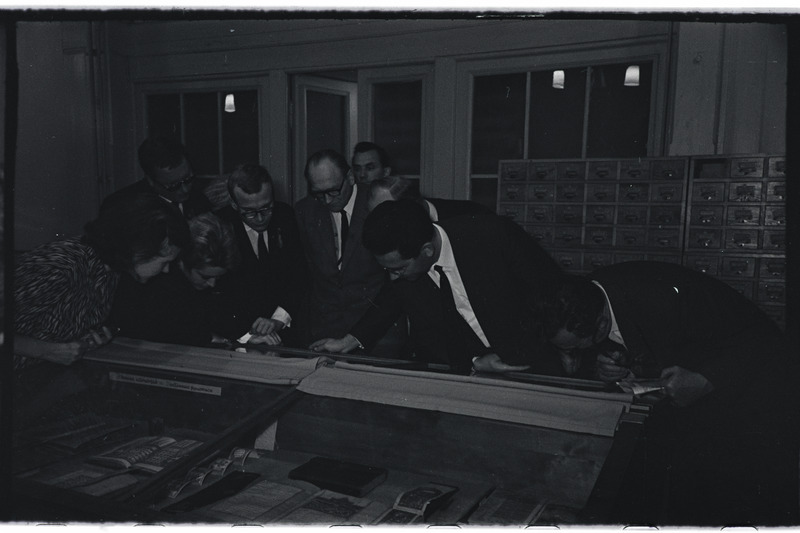 Saksa DV valitsus Tartu ülikoolis 1966. a. Vastuvõtt rektoraadis ja külaskäik teaduslikku raamatukokku