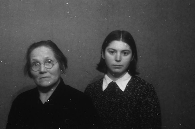 Minna Kerson (vasakul) ja  TRÜ stomatoloogiaosakond assistent (1947–1950) Maie Pallon