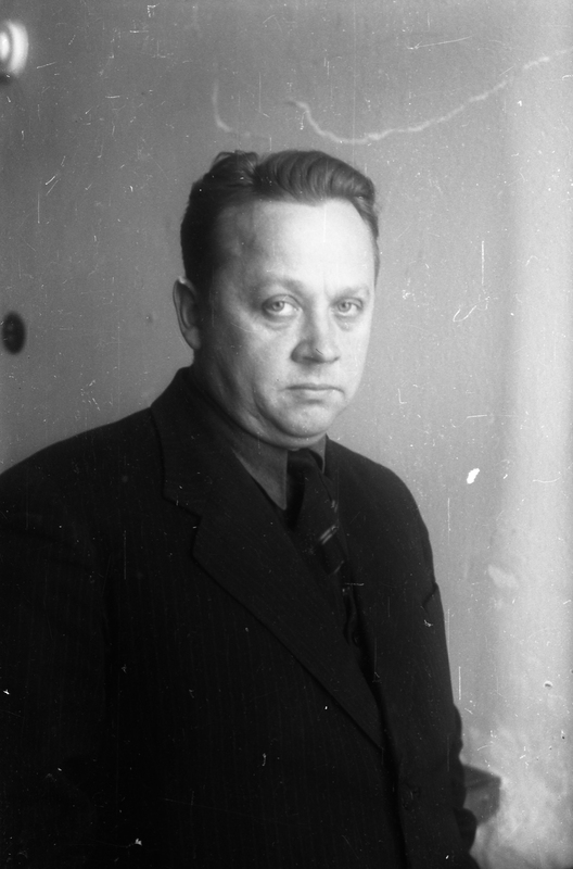 TRÜ farmatseutilise keemia kateedri vanemõppejõud (1945-46) August Siim