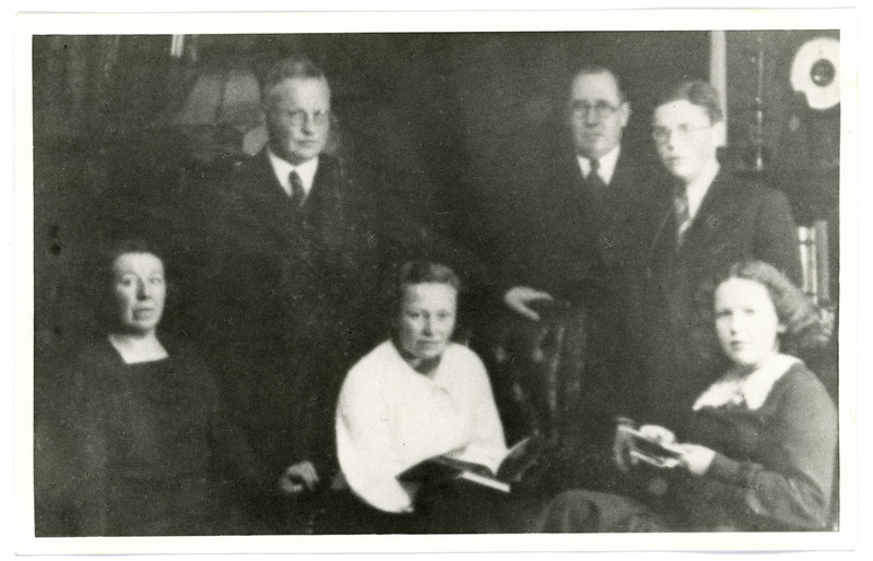 Hugo ja Elisabeth Kaho seltskonnaga