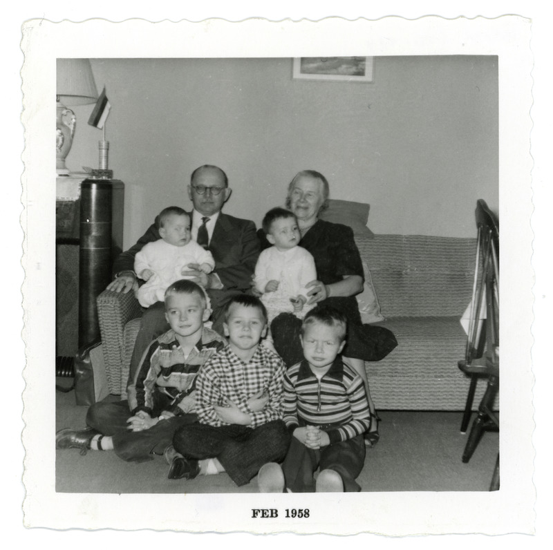 Grupipilt lastega, veebruar 1958