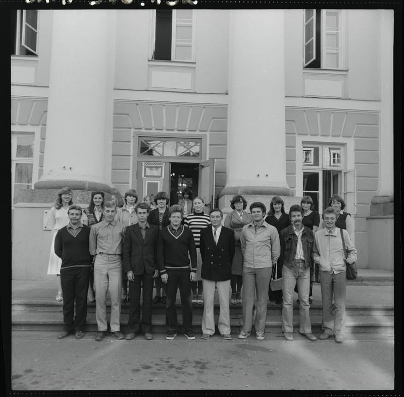 Tartu ülikooli ajalooteaduskonna avaaktus, ajaloo üliõpilaste grupipilt. 1. september 1983. a.