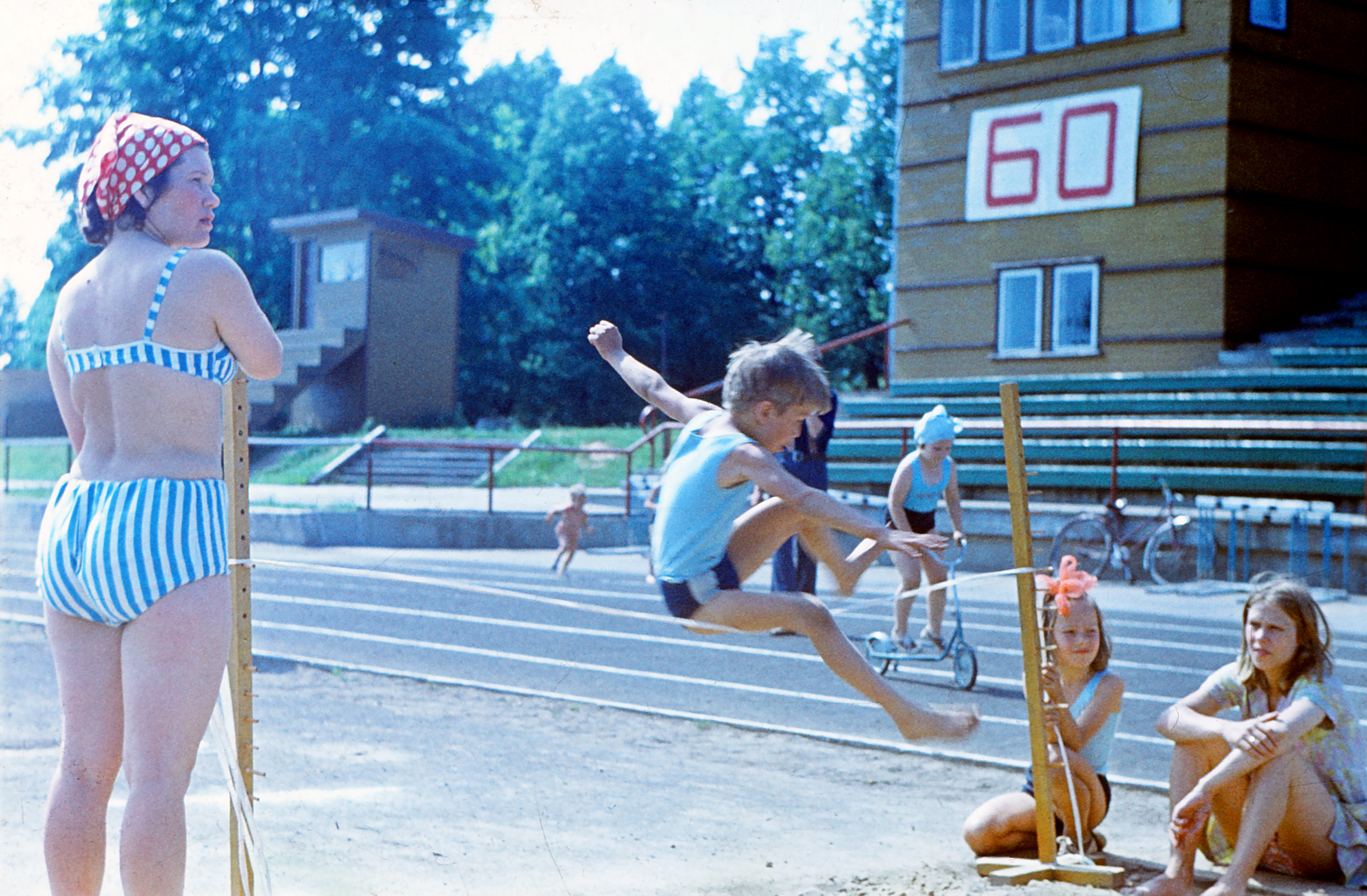 Tartu II Lastepäevakodu spordivõitlused Tamme staadionil, juuni 1975