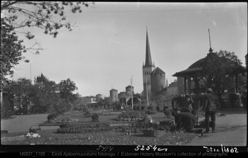 Tallinn, Näituse väljak (Tornide väljak)