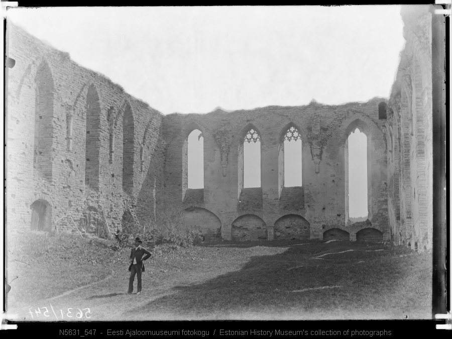 Pirita kloostri varemed, sisevaade