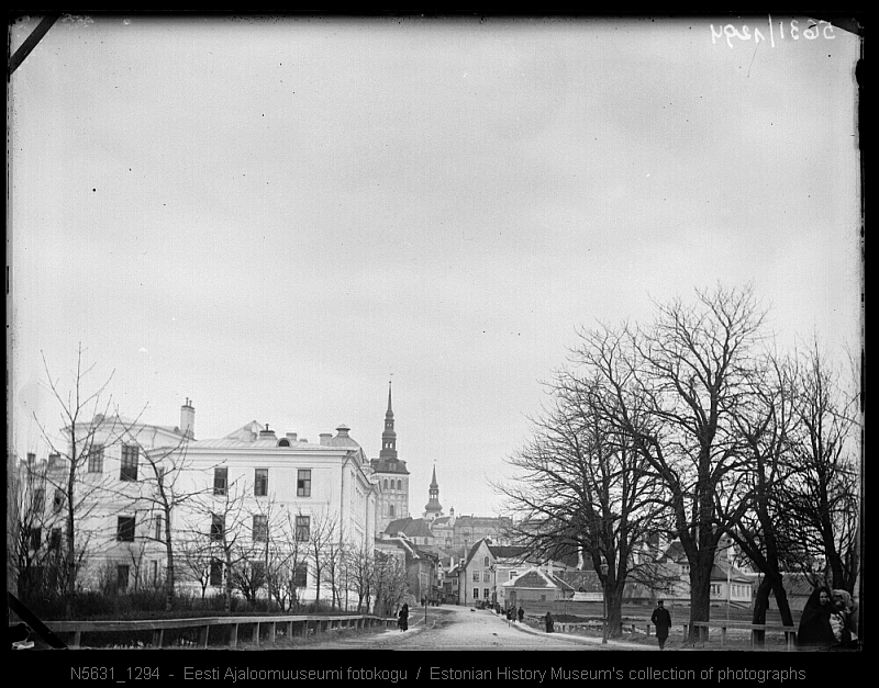 Tallinn - vaade Suur-Karja tänavalt Niguliste kiriku suunas