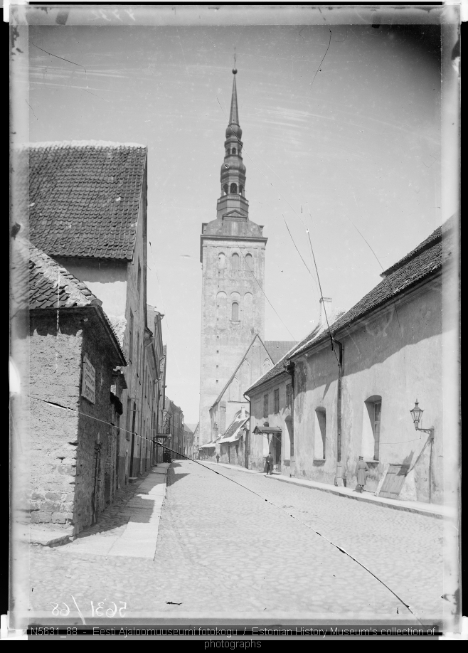 Rüütli (Rataskaevu) tänav, Niguliste ja Rootsi (Mihkli) kirik.