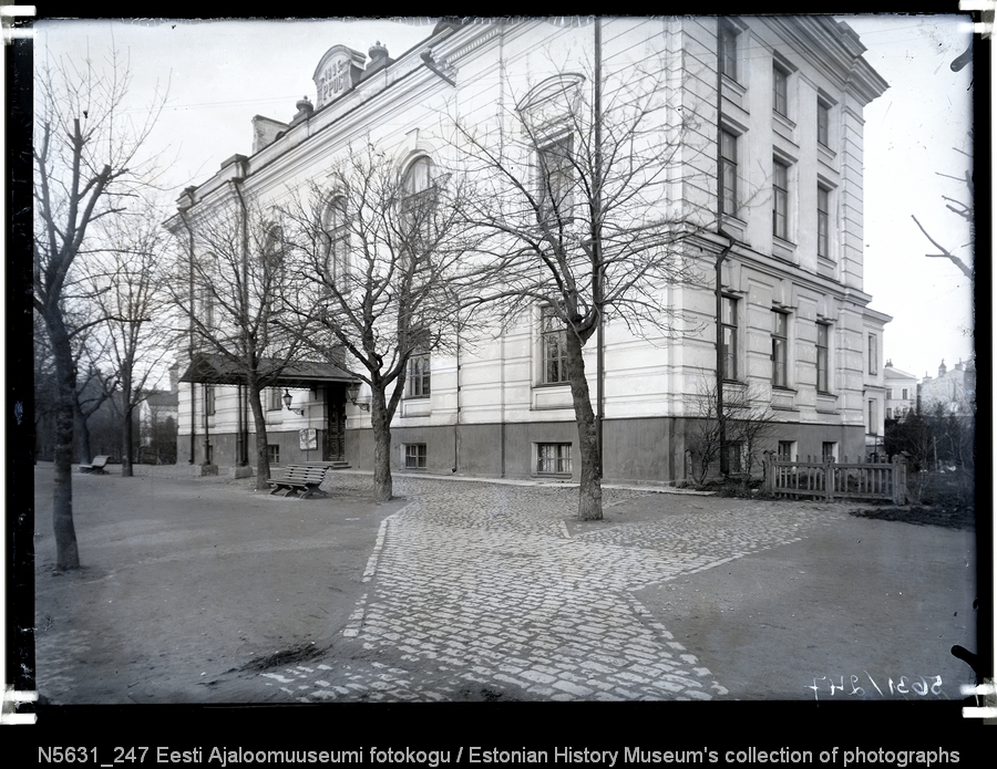 Tallinna Linna Keskraamatukogu, eestvaade (Vene Seltskondlikud Ühingud)
