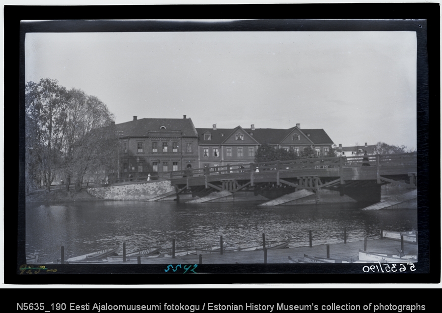 Puusild Laia tänava kohal