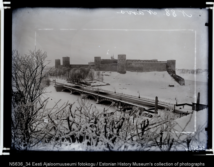 Vaade Pimeaiast Suursillale ja Ivangorodi kindlusele.