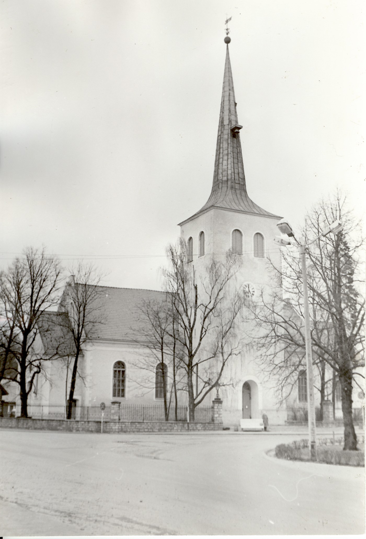 foto, Paide kirik 1990-ndatel a.