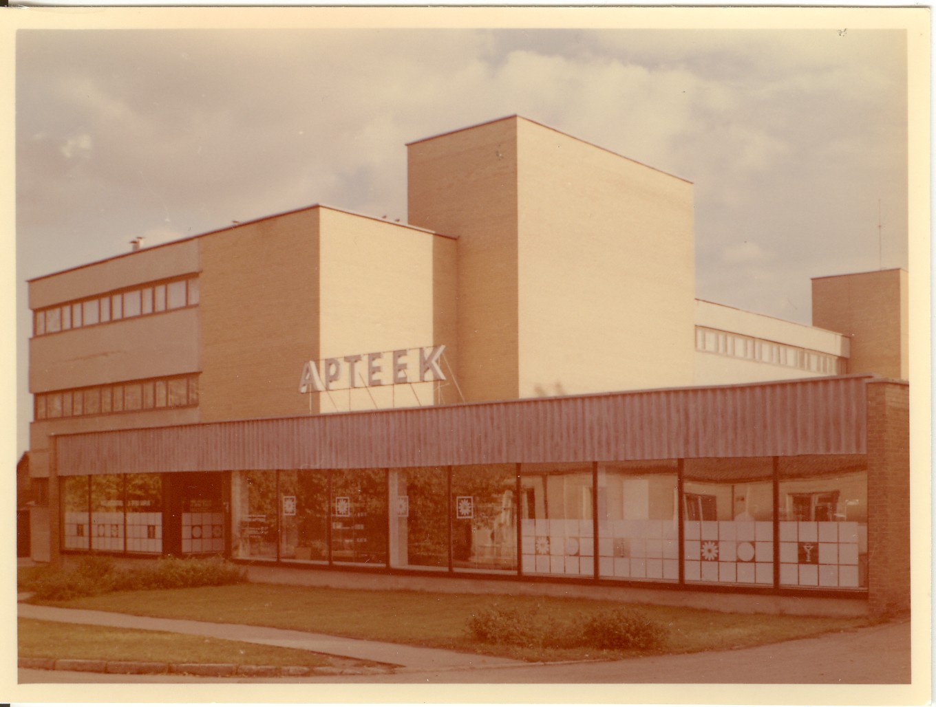 foto, Paide uus apteek 1970-ndatel a.