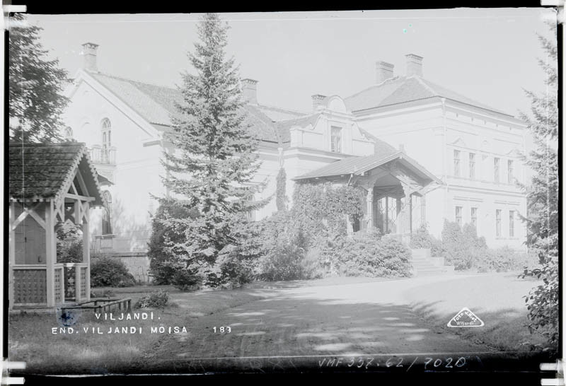 fotonegatiiv, Viljandi mõis, peahoone (nn Uus loss), aiapaviljon u 1910 foto J. Riet
