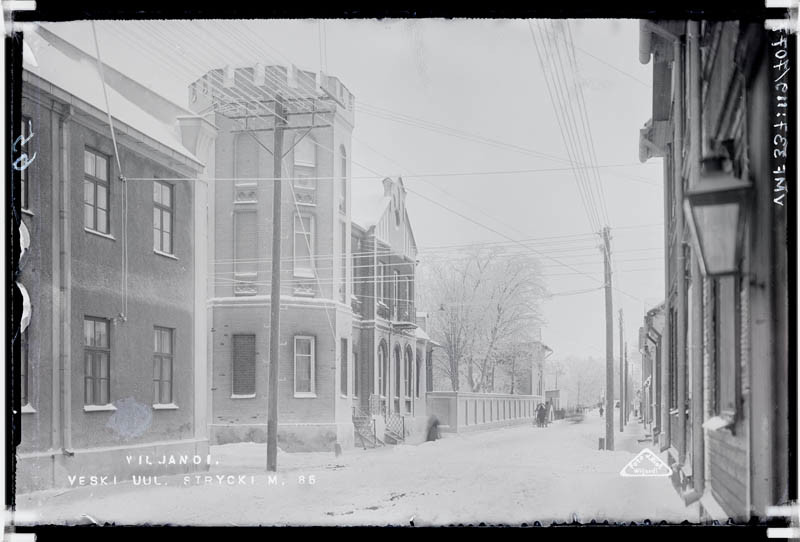 fotonegatiiv, Viljandi, Jakobsoni tn, torniga von Stryki maja, nr 16 (hiljem J.Varese elumaja, KL staap, muusikakool) 1923 foto J.Riet