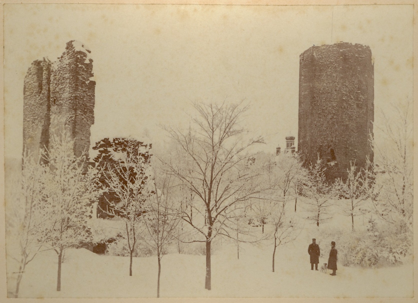 foto, Paide Vallimägi lossivaremete ja -torniga 19.saj. lõpul
