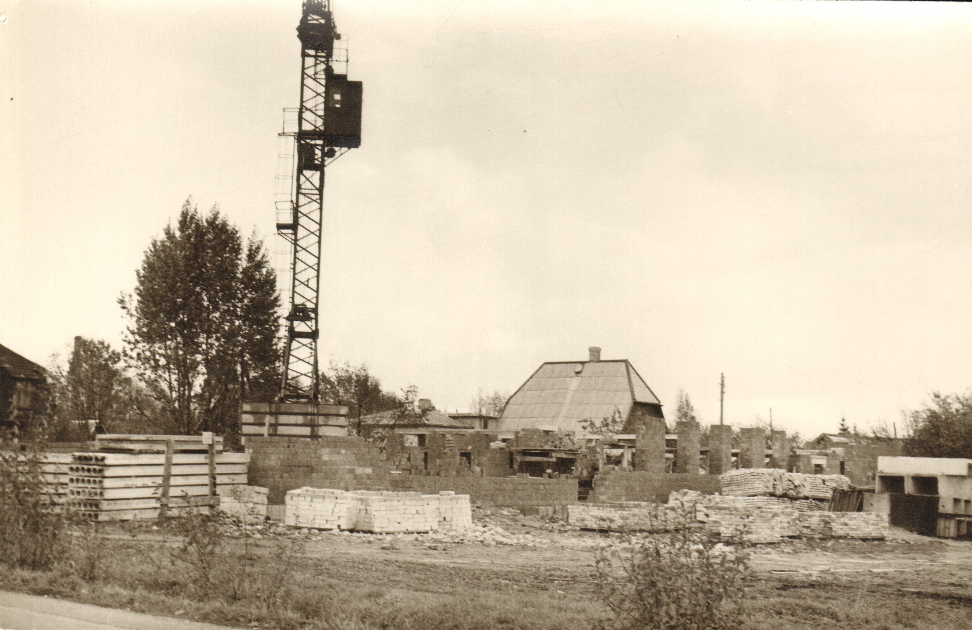 foto, vaade Paide uue polikliiniku ehitusplatsile  1971.a.