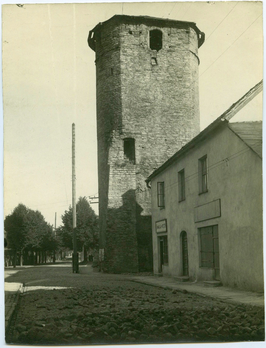 Tallinn, Suurtüki tänav kindlusetorniga.