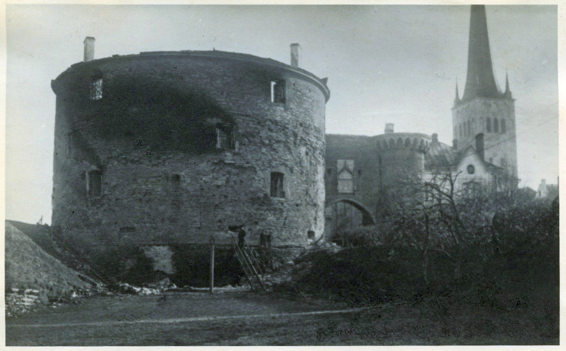 Tallinn, Suur Rannavärav, vaade mere poolt.