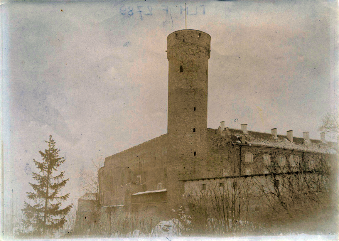 Tallinn, Toompea loss Pika Hermanniga edelast.