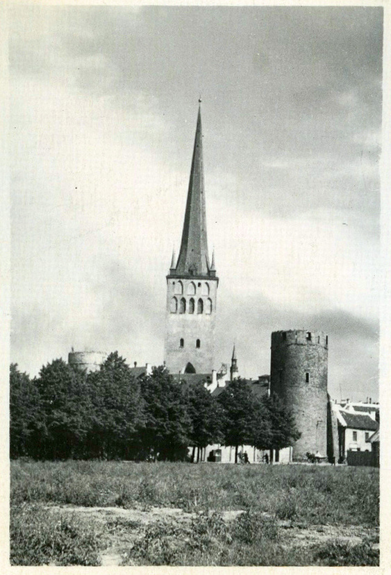 Tallinn, Oleviste kirik läänepoolt Tornide väljakult.