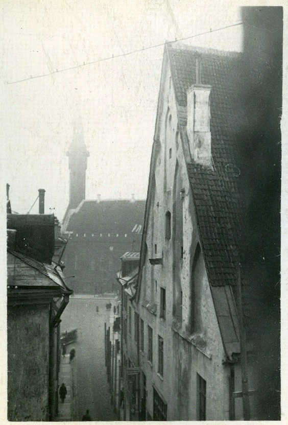 Tallinn, Pikk tänav 12, Riesenkampf'i maja otsaviil Mündi tänava pool.