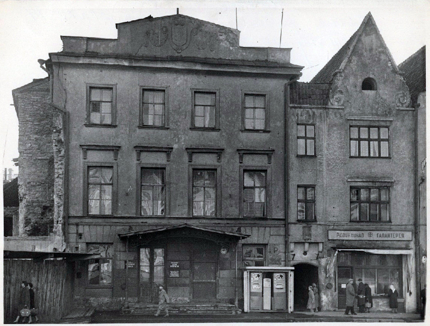 Tallinn, Raekoja plats 14 hoone fassaad, 18. sajandist.