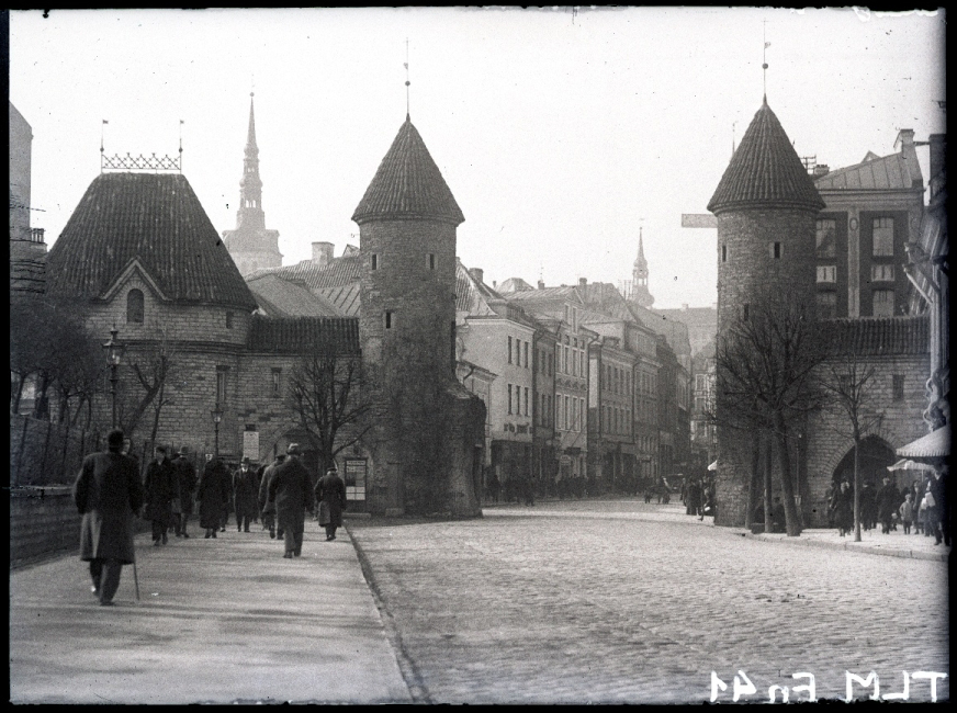Tallinn, Viru tänav, vaade Viru väravale väljast poolt.