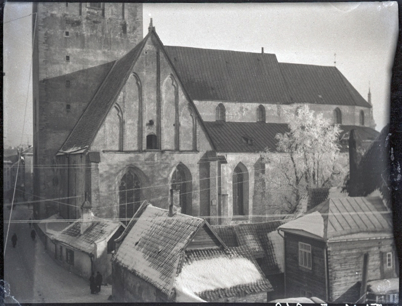 Tallinn, Niguliste kirik, lõunapoolne külg Antoniuse kabeliga.
