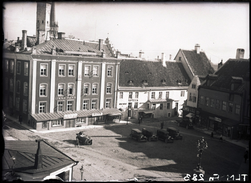 Tallinn, Raekoja plats, vaade maja katuselt.