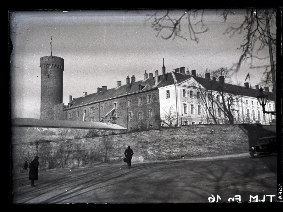 Tallinn, Toompea loss ja Pikk Hermann, vaade Kaarli tänavalt.