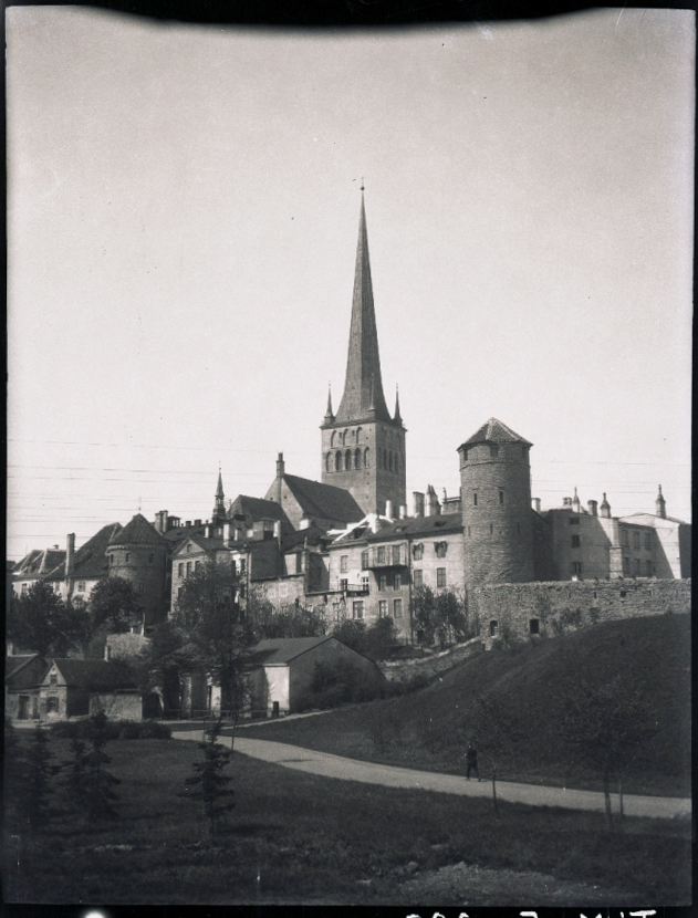 Tallinn, vaade Väike Rannavärava rajoonile idast, keskel Oleviste kirik.