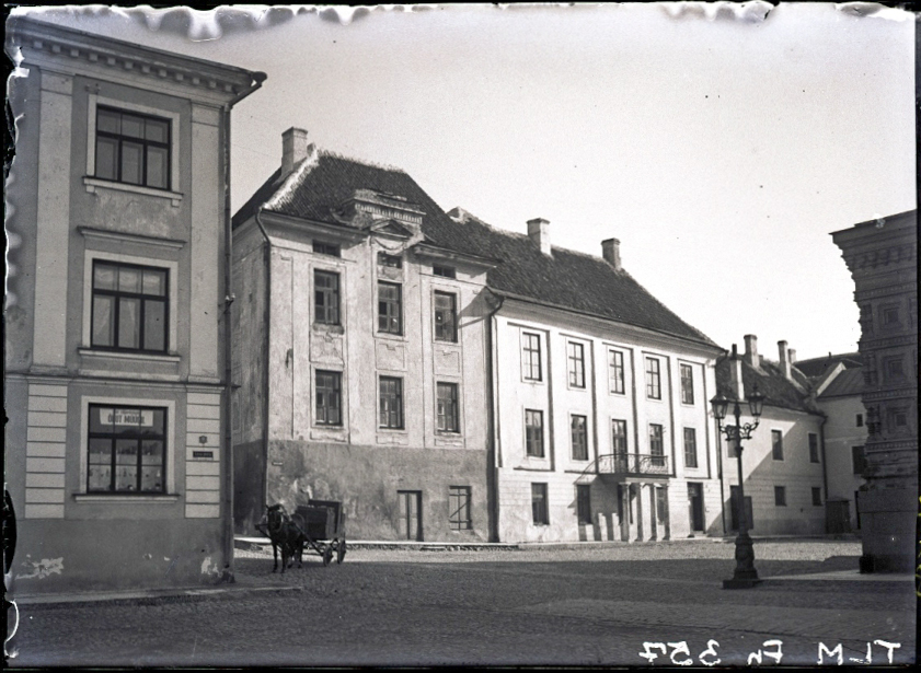 Tallinn, Toompea lossi plats, põhjapoolne külg, majad nr. 3, 4 ja 5.