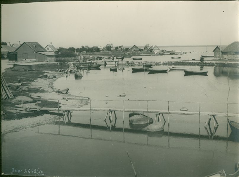 Foto. Dampffi album. Vaade lahele Haapsalu Vana-Sadama juures. 1902.