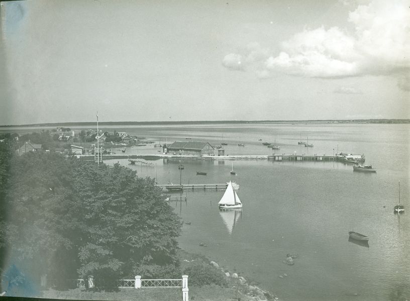 Foto. Dampfi album. Vaade Haapsalu Vana-Sadamale nn. Peltzeri maja tornist. u. 1910.